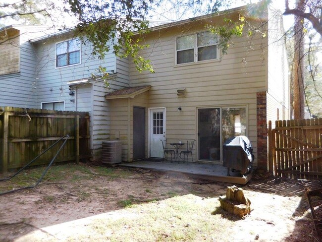 Building Photo - 2304 Claremont Ln