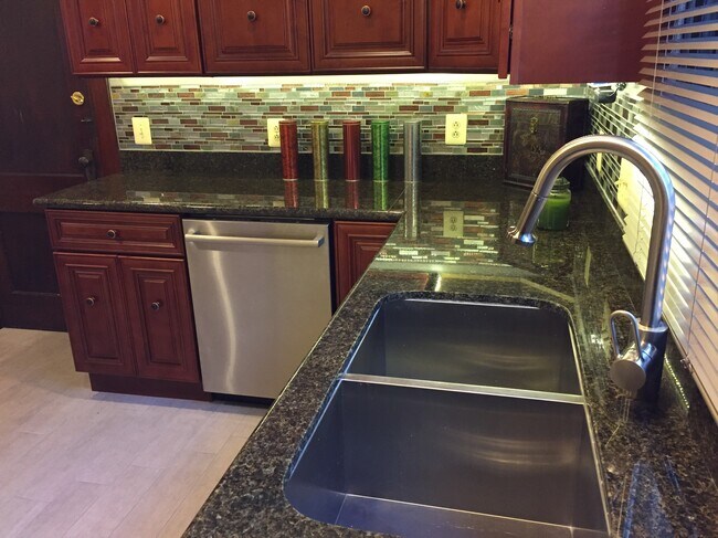 Building Photo - 308 5th Ave