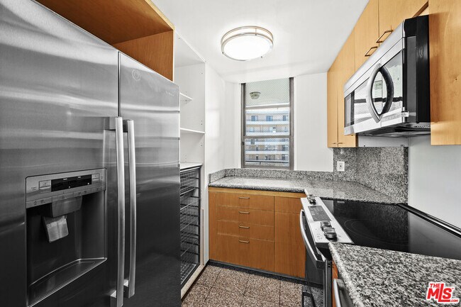 Building Photo - 4316 Marina City Dr