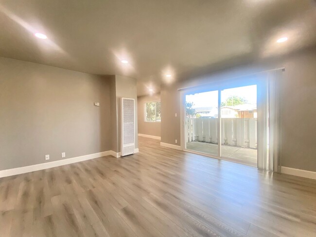 Building Photo - Fully Remodeled 1-bedroom Condo in Fremont...