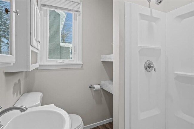 Building Photo - 14 Pearl St