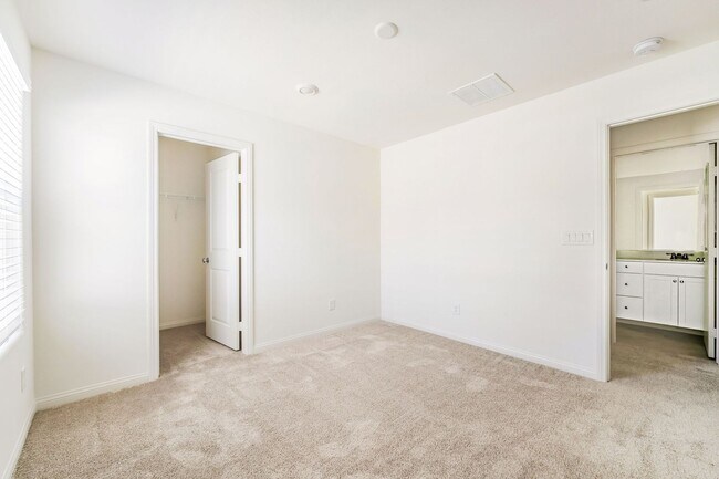 Building Photo - Modern Open-Concept Home with Loft & Designer Finishes in Inspirada!