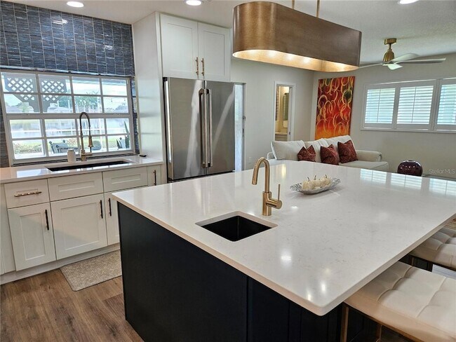 Building Photo - 917 S Gondola Dr