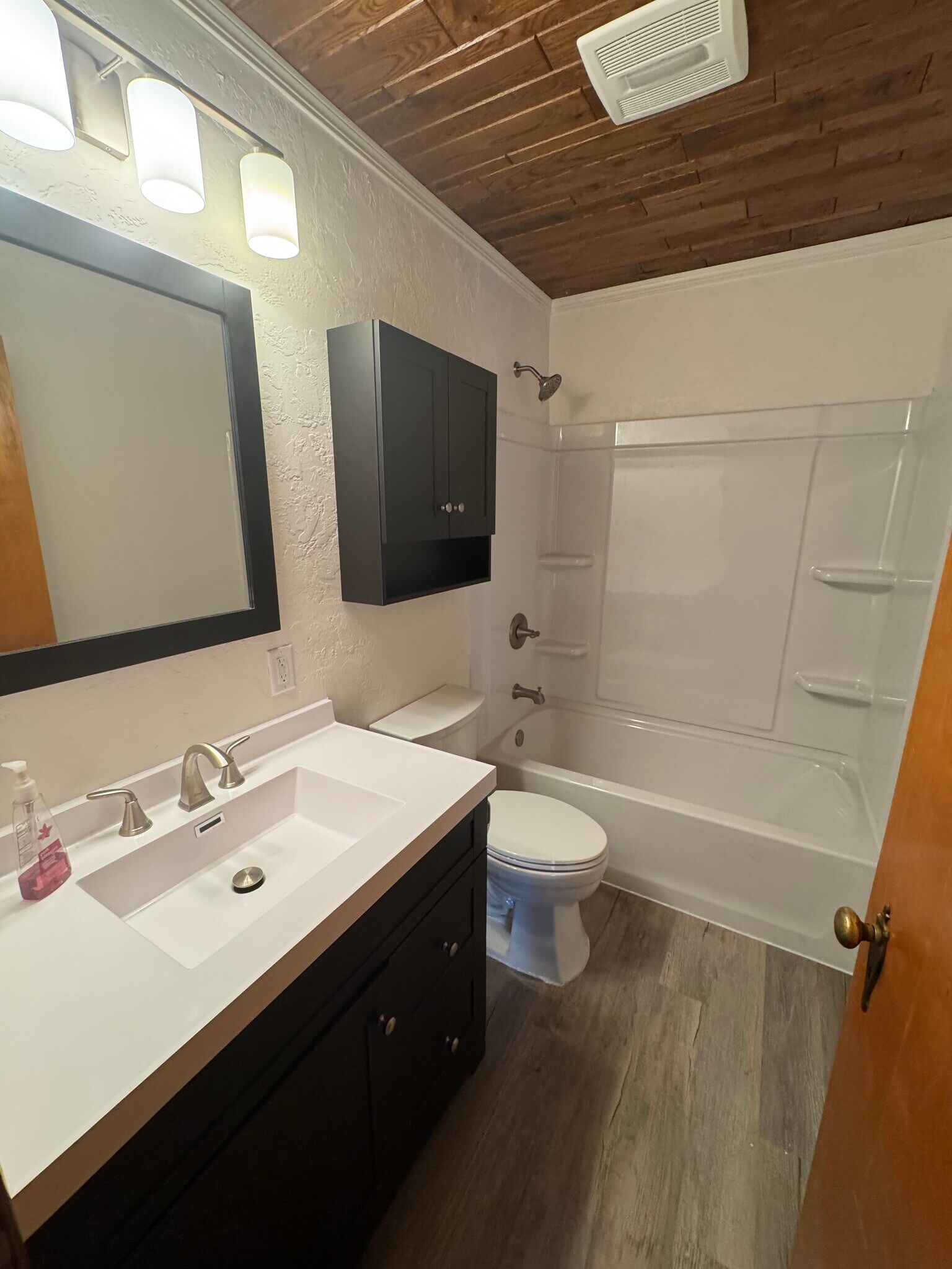 fully remodeled bathroom - N5311 Saint Catherines Bay Rd