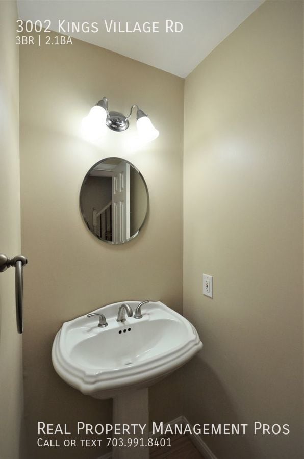 Building Photo - 3002 Kings Village Rd