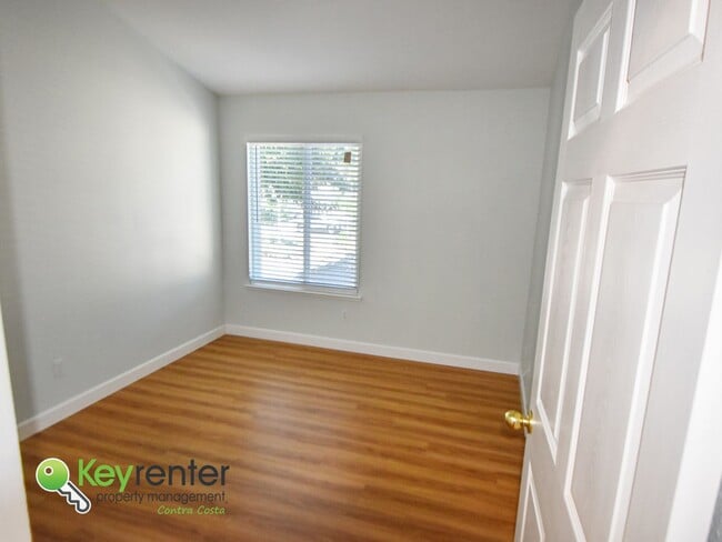 Building Photo - Rare San Ramon Foothills Condo available!