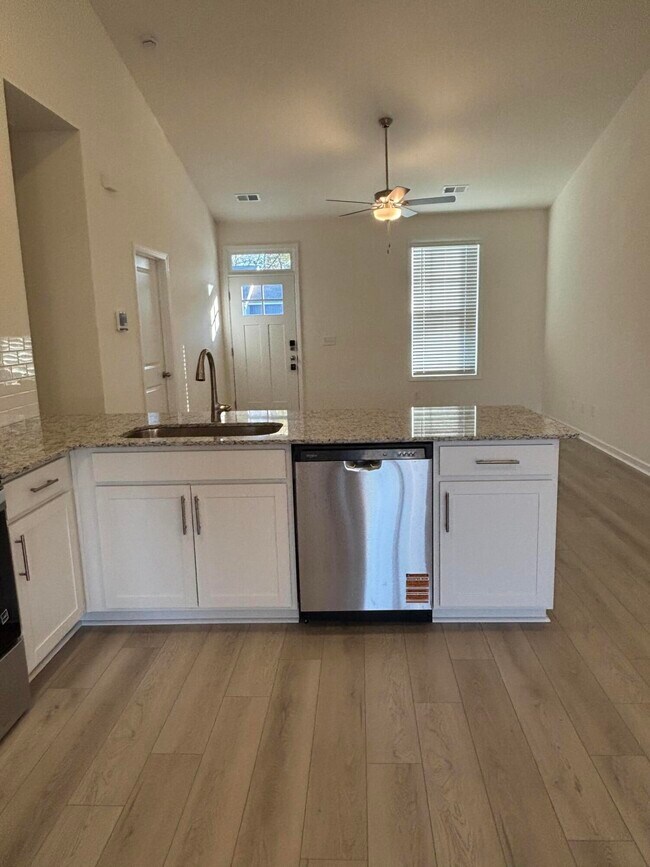 Building Photo - 372 Acorn St