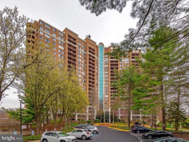 Building Photo - 10101 Grosvenor Pl
