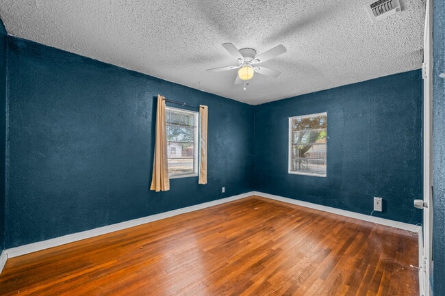 Building Photo - Vintage Home w/ Large Backyard, Minutes from TTU & Medical