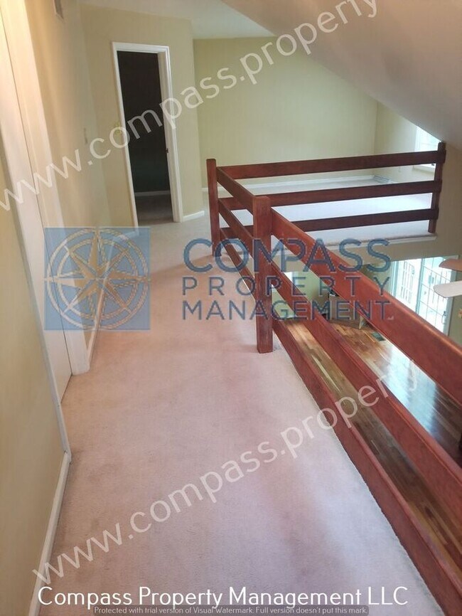 Building Photo - $2495 - 3 Bed Farm House on a Large Peacef...