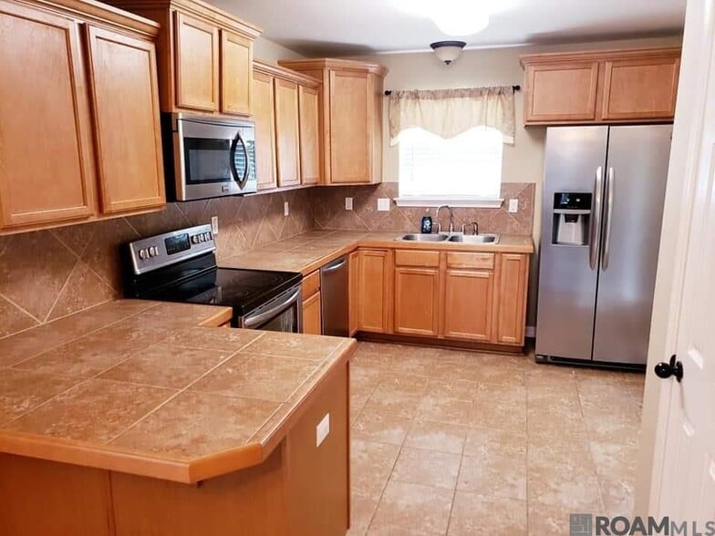 Building Photo - 14364 Summerset Dr
