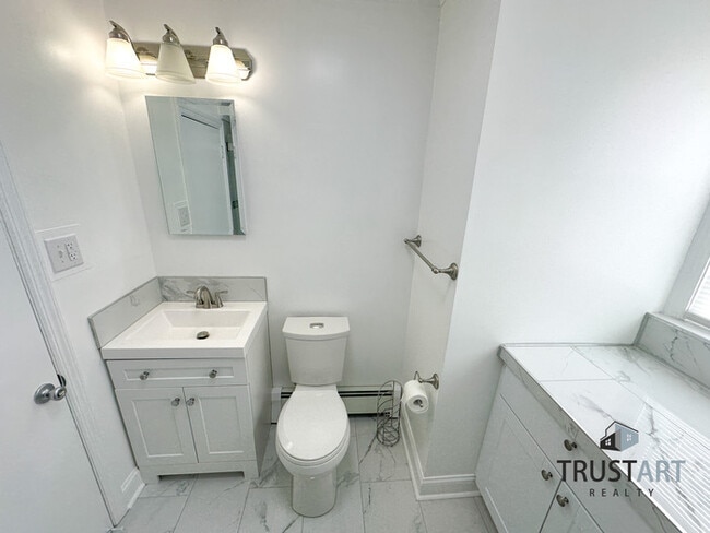 Building Photo - 3 Bedroom house in Oxford Circle, North Ea...