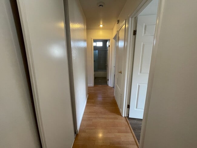 Building Photo - 3bd/2ba house close to great schools - Com...