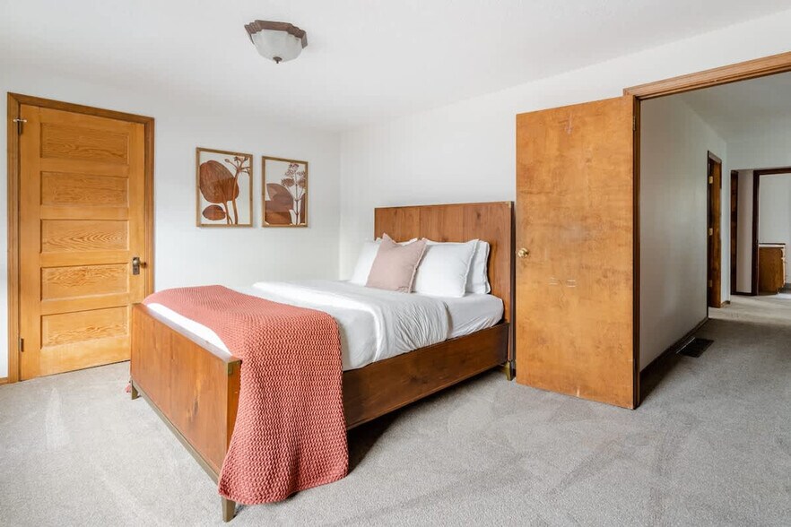 Building Photo - 1200 SW 20th Ave