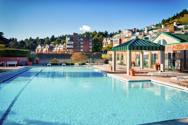 Building Photo - 1400 Pinnacle Ct