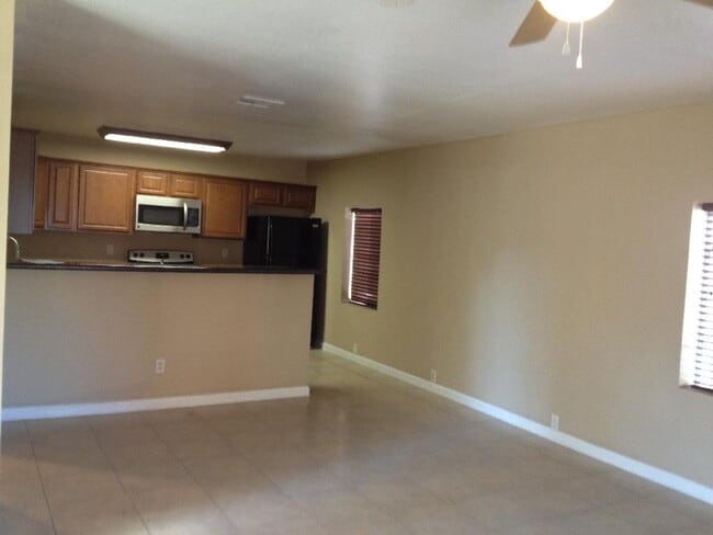 Building Photo - 600 S Roosevelt St