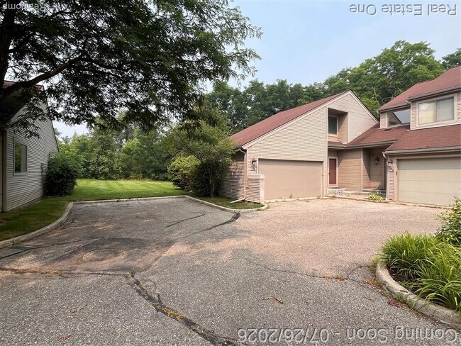 Building Photo - 701 Charing Ct