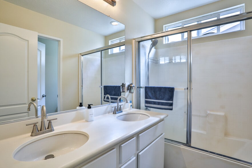 Building Photo - 17828 Woodbine Ct