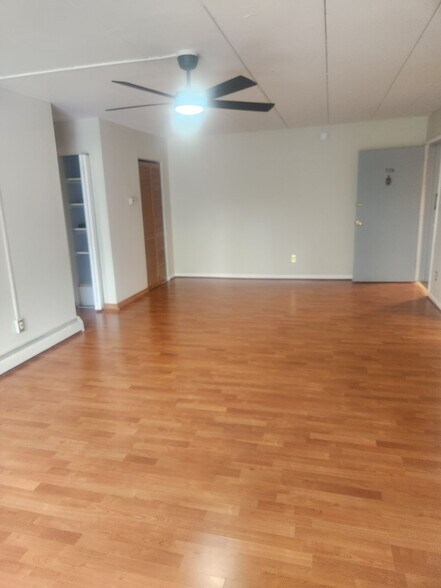 Building Photo - 1575 W Street Rd