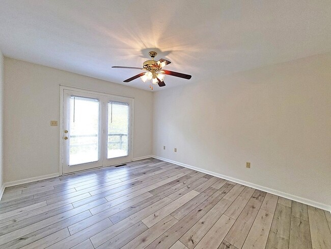 Building Photo - 330 Jones Ln