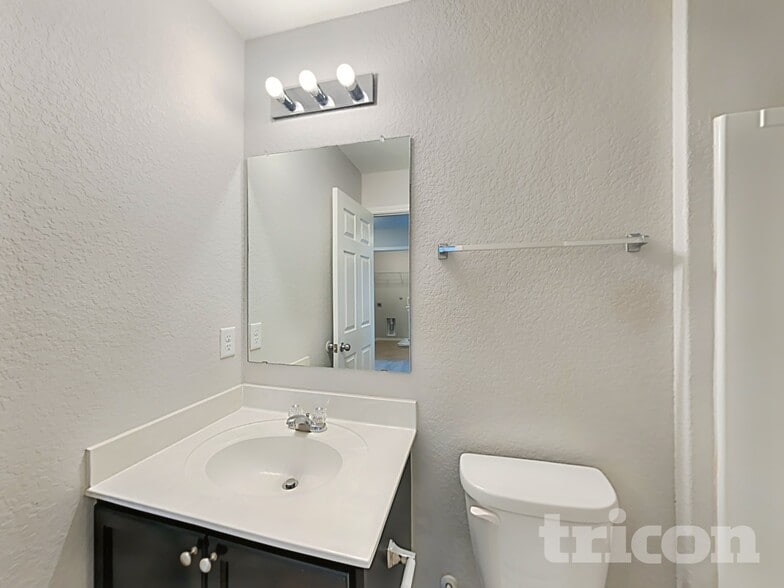 Building Photo - 11811 Pure Silver