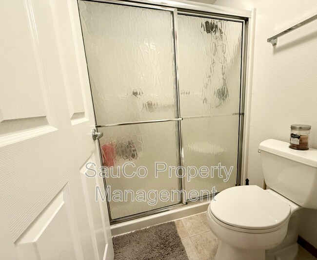 Building Photo - 60031 Ridgeway Loop