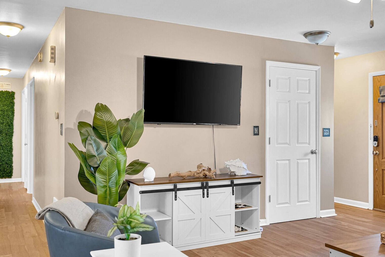 Building Photo - 897 Imperial Dr