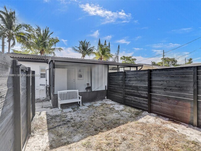 Building Photo - 708 N 20th Ave