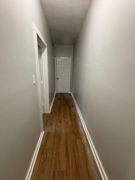 Building Photo - 144 S Durand Pl