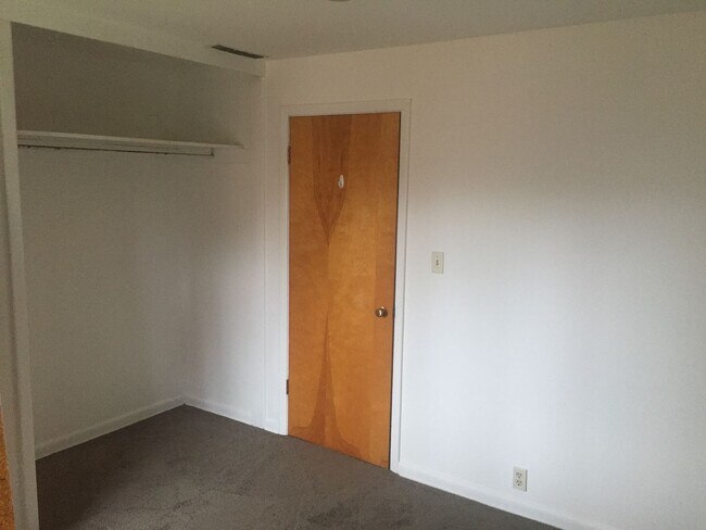 Building Photo - 516 N Willson Ave