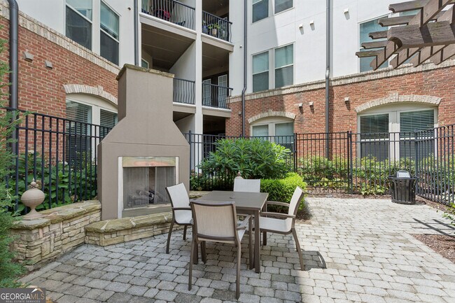 Building Photo - 901 Abernathy Rd NE