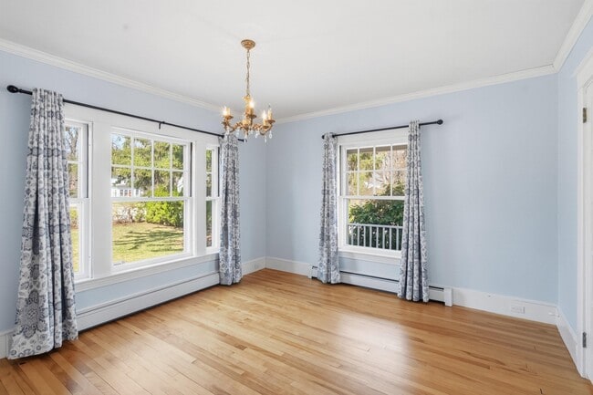 Building Photo - 198 Linden St