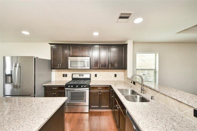 Building Photo - 5710 Camelia Evergreen Ln