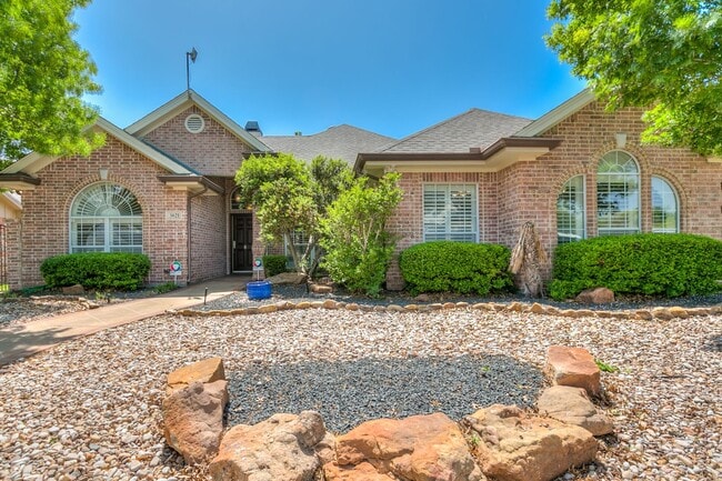 Building Photo - NOW AVAILABLE - Beautiful 3-Bedroom Home in the Southland Neighborhood!