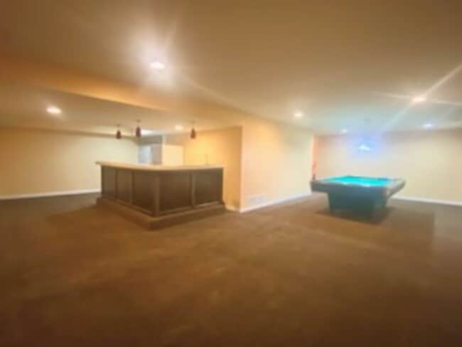 Building Photo - 5 bed / 3.5 bath Ranch House