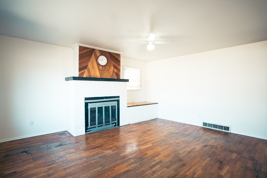 Building Photo - 1490 Brady Ave