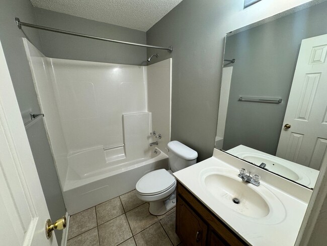 Building Photo - 3BD / 2BA FOR RENT