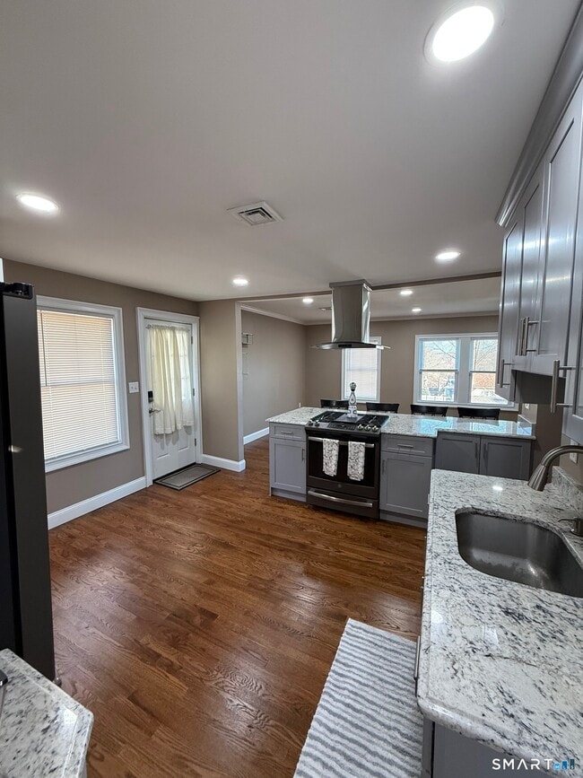 Building Photo - 13 Howard Ave