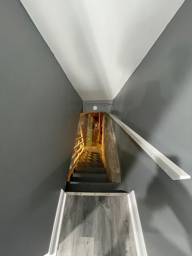 Building Photo - 1611 S Yewdall St