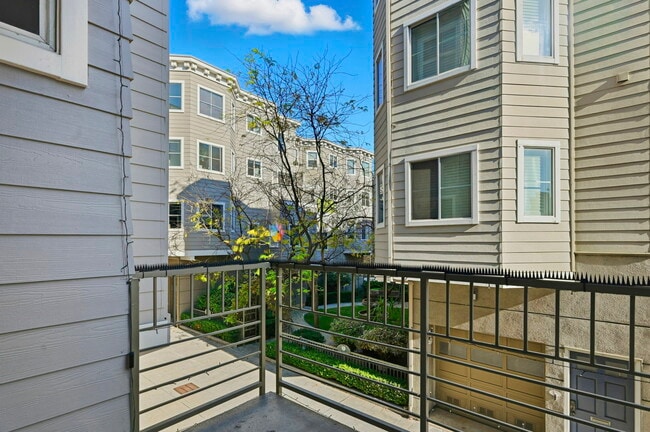 Building Photo - 14 Jennifer Pl