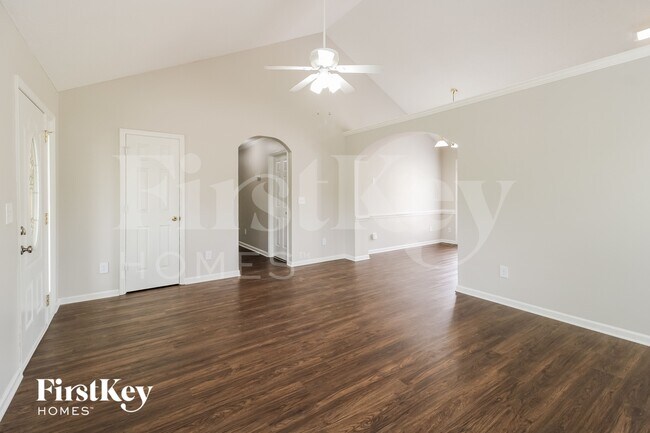 Building Photo - 422 Twin Valley Dr