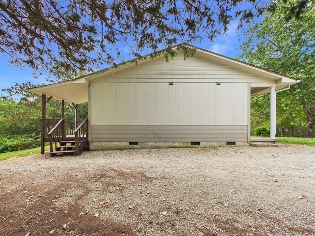 Building Photo - 112 Old Jones Rd