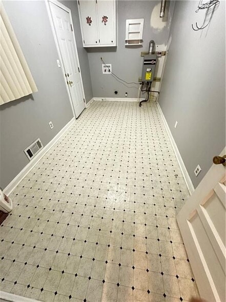 Building Photo - 364 Navarre Dr