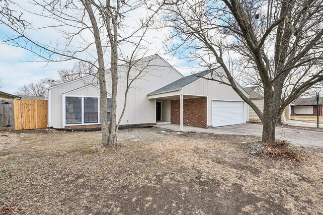 Building Photo - Newly Renovated Broken Arrow Beaut! Available for Immediate Move In!