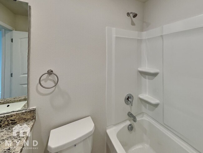 Building Photo - 265 Royal Mdw Dr