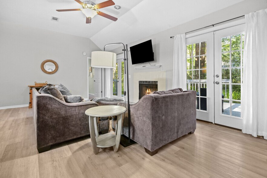 Building Photo - 8432 SW 46 Rd