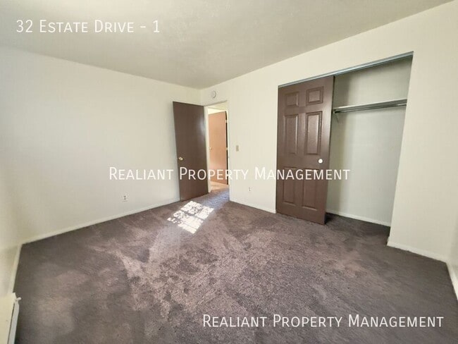 Building Photo - 32 Estate Dr