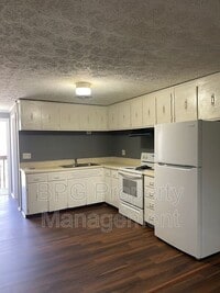 Building Photo - 123 Circle Dr
