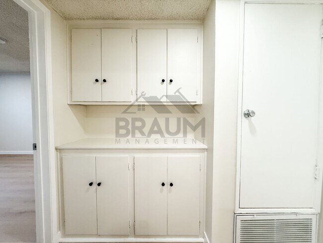 Building Photo - 6041 Whitsett Ave