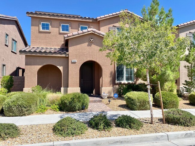 Building Photo - Inviting home with relaxing backyard spa in desirable Henderson location